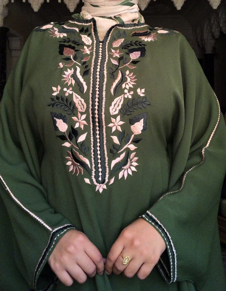 قفطان الفراشة… أناقة خفيفة بلمسة ملكية 