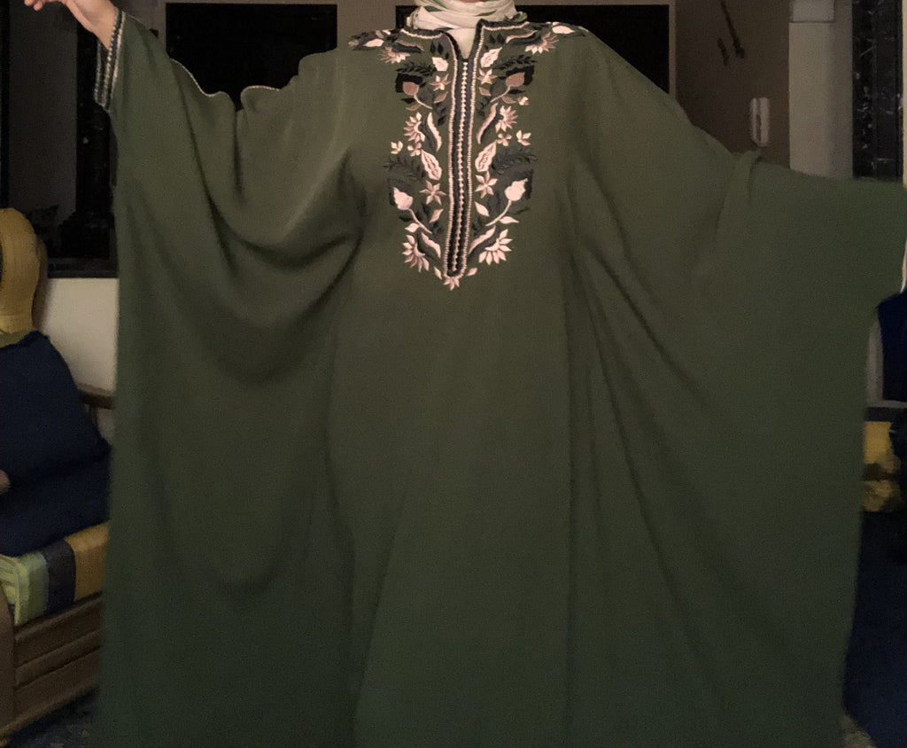 قفطان الفراشة… أناقة خفيفة بلمسة ملكية 