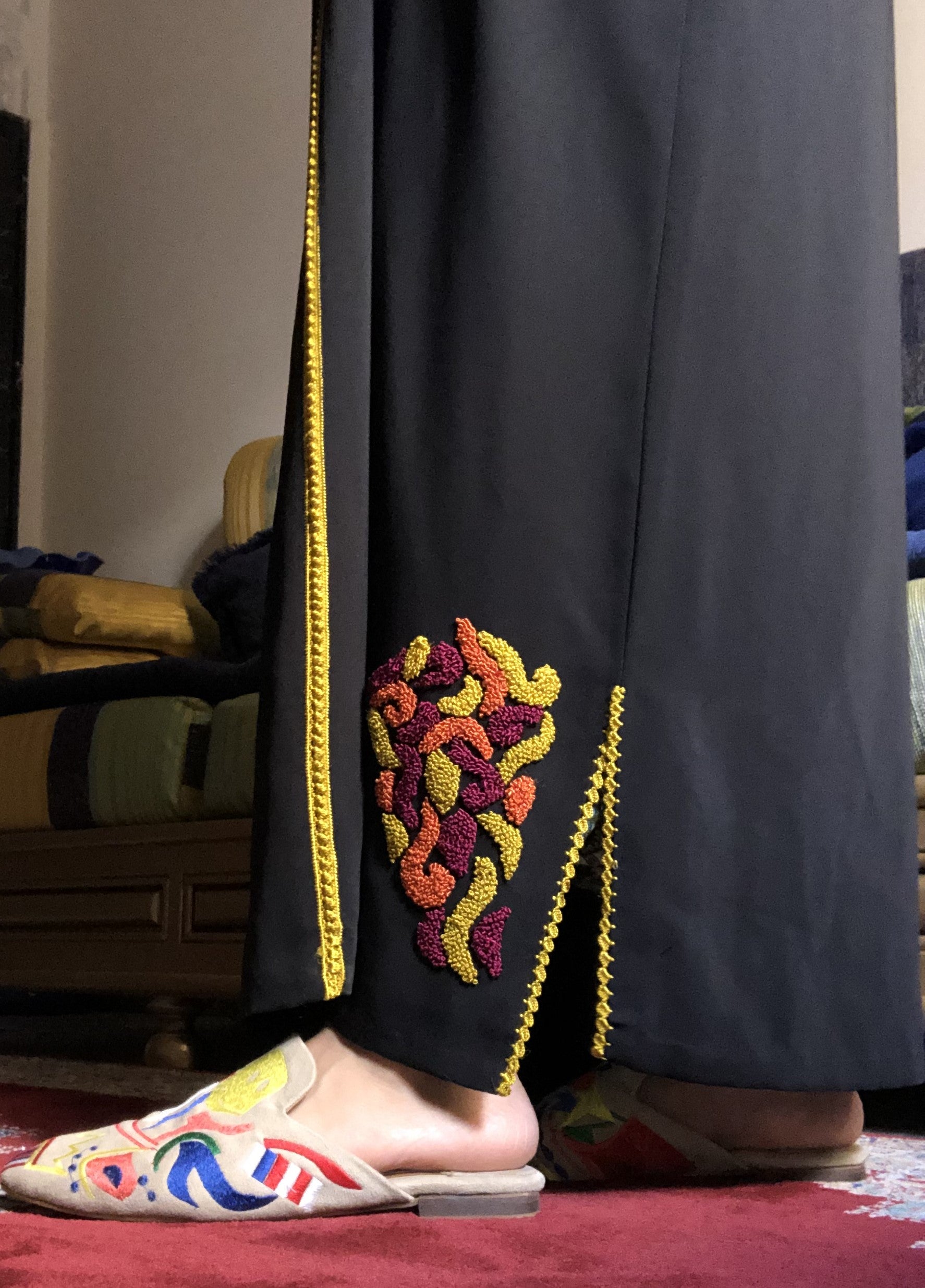 قفطان مطرز يدويًا – قطعة فريدة لك فقط 