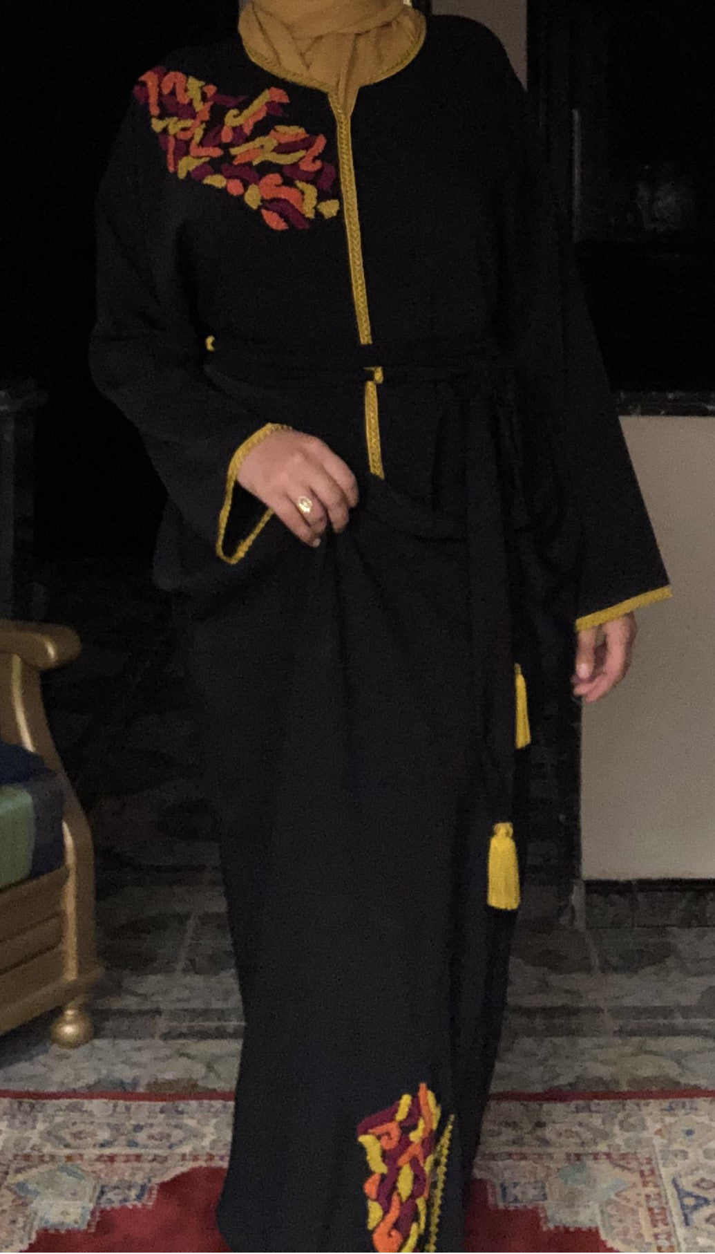 قفطان مطرز يدويًا – قطعة فريدة لك فقط 